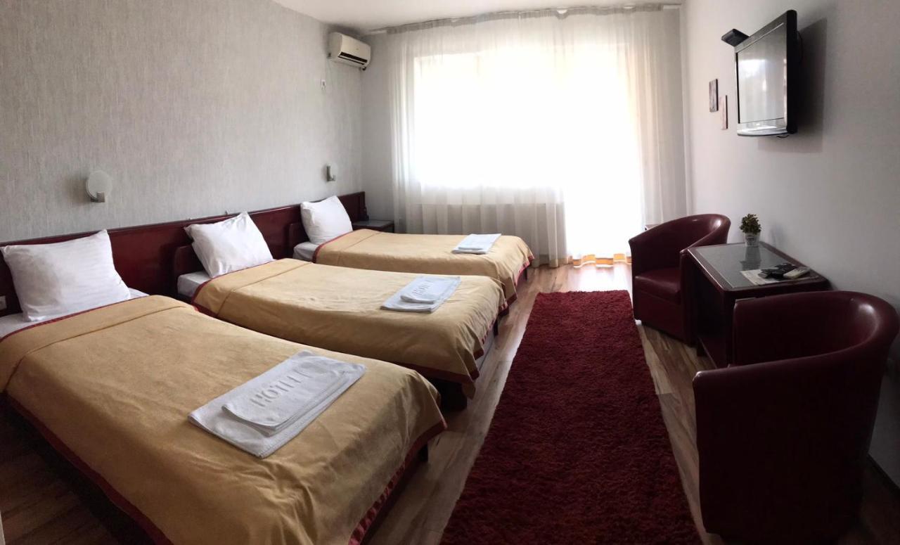 Hotel Tri "O" Topola エクステリア 写真
