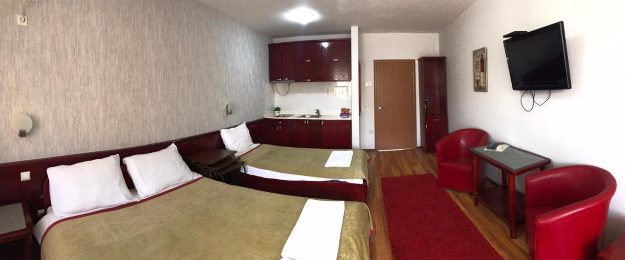 Hotel Tri "O" Topola エクステリア 写真