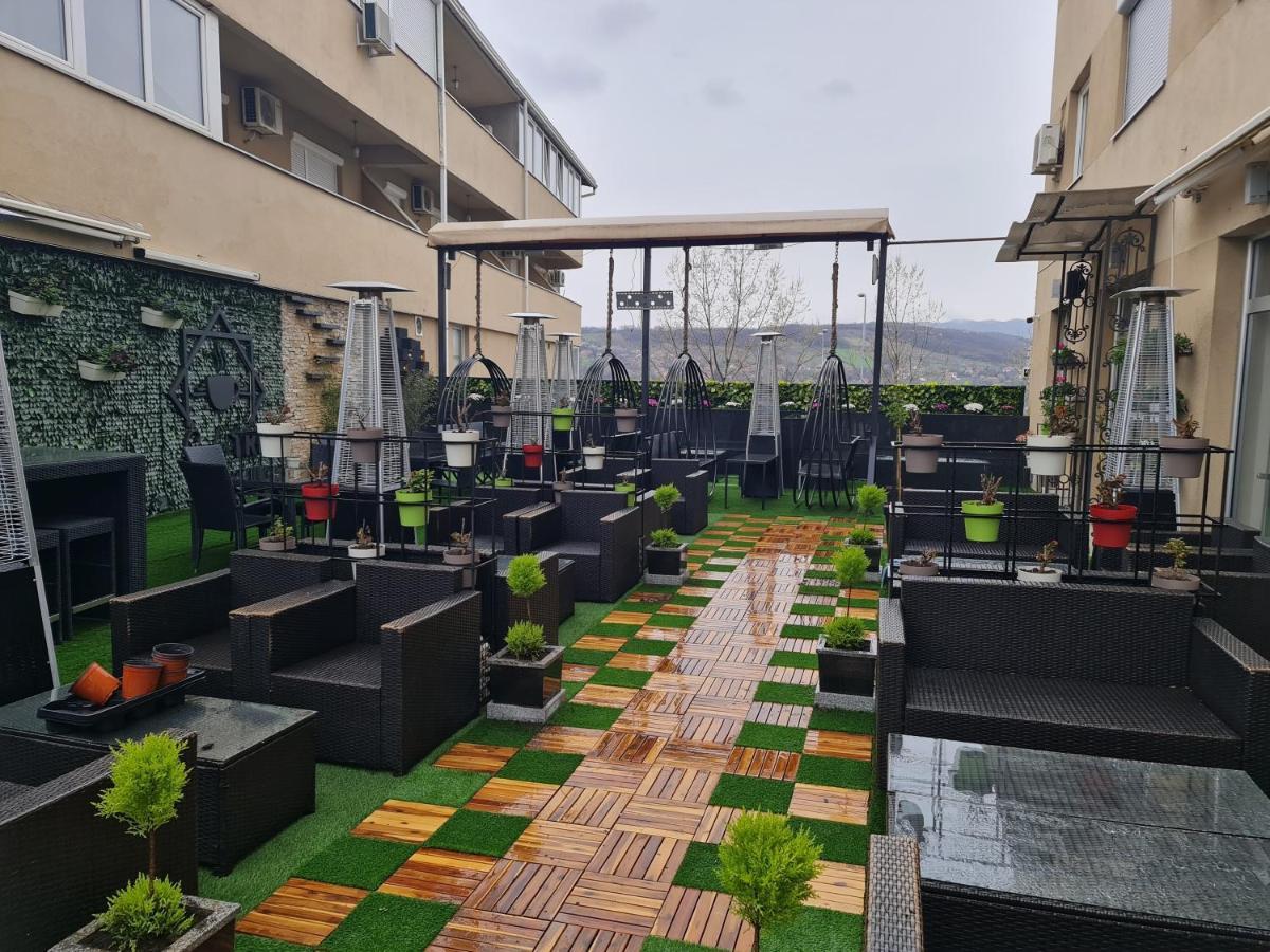 Hotel Tri "O" Topola エクステリア 写真