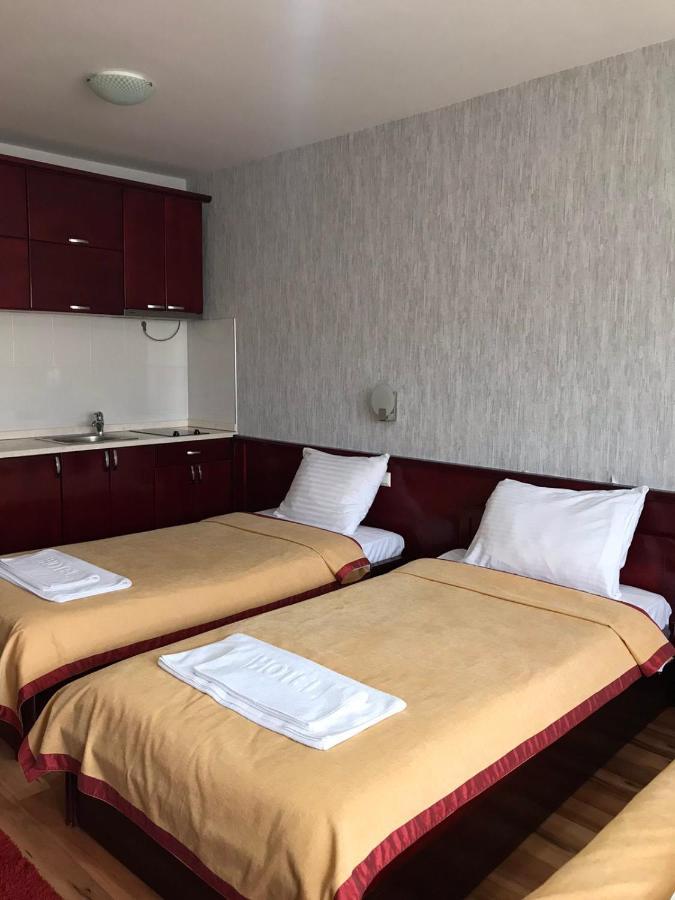 Hotel Tri "O" Topola エクステリア 写真