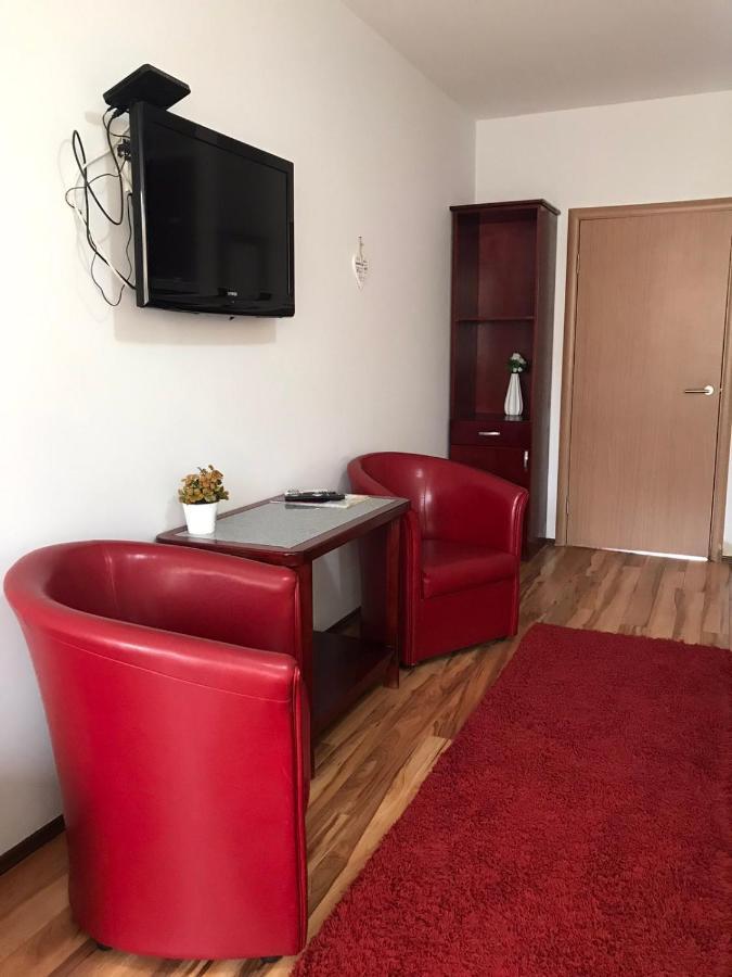 Hotel Tri "O" Topola エクステリア 写真