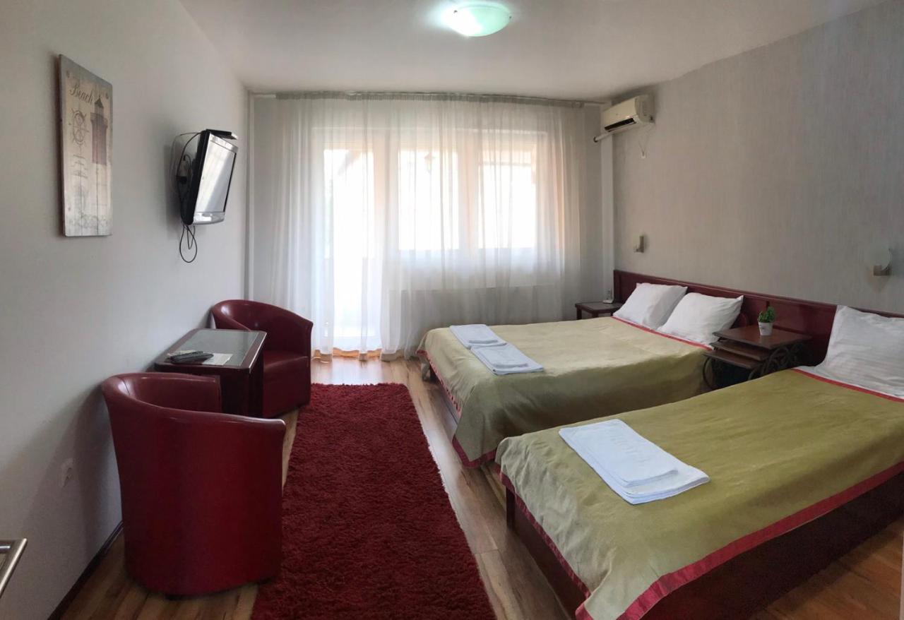 Hotel Tri "O" Topola エクステリア 写真