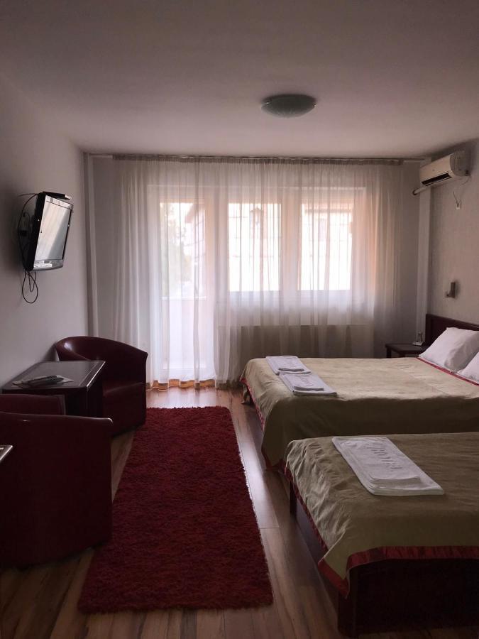 Hotel Tri "O" Topola エクステリア 写真