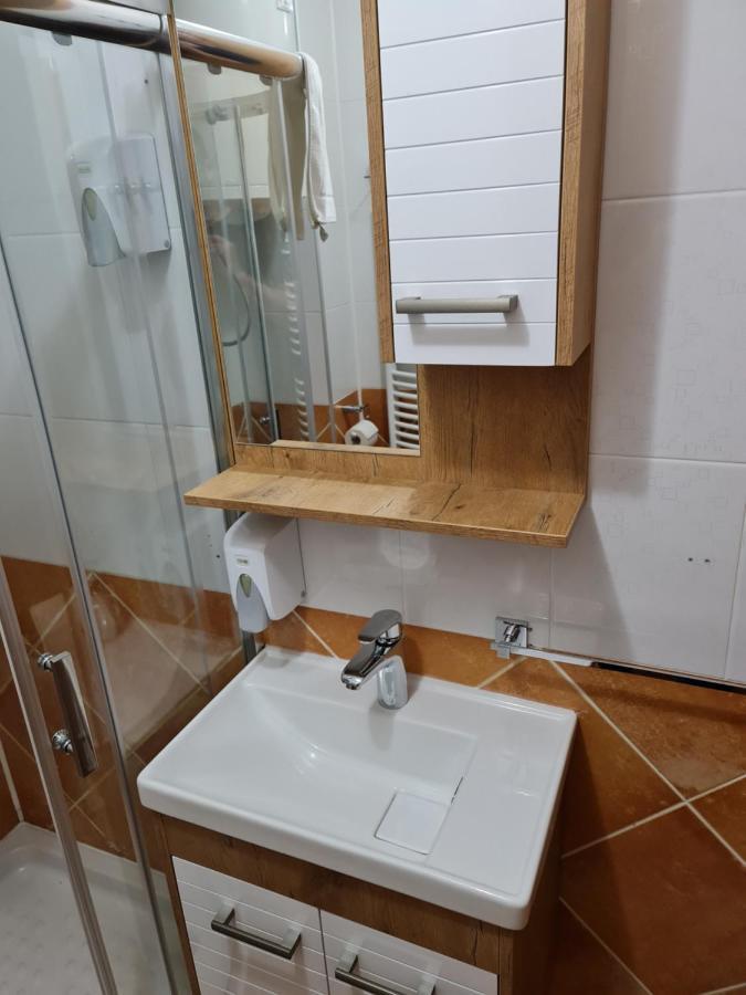Hotel Tri "O" Topola エクステリア 写真